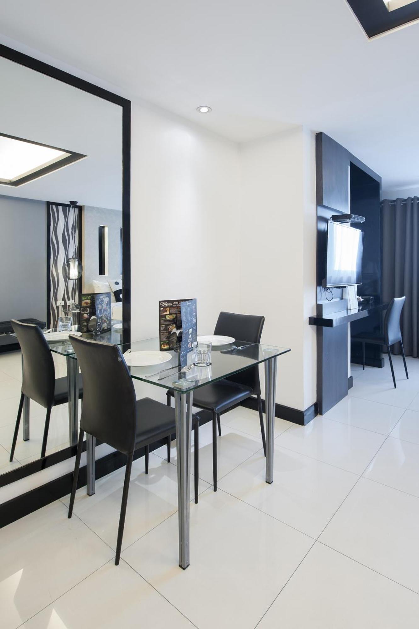 Y2 Residence Hotel Managed By Hii Makati City Room photo
